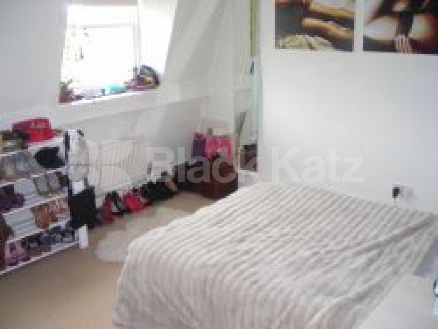 			UNDER OFFER!!, 2 Bedroom, 1 bath, 1 reception Flat			 Arlington Road, CAMDEN